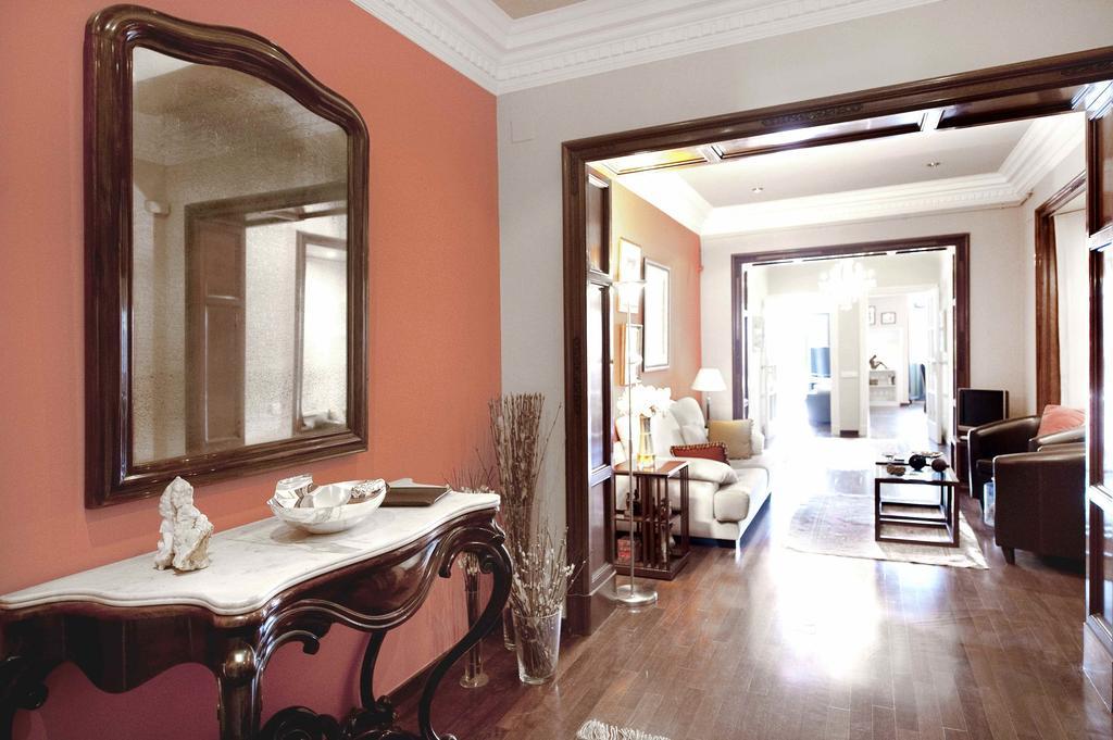 You Stylish The Most Luxury Apartment Barcelona Bagian luar foto